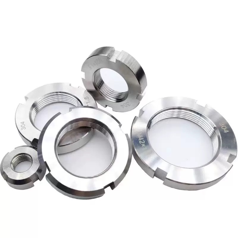 Järjepidevalt täpne lukustusmutter