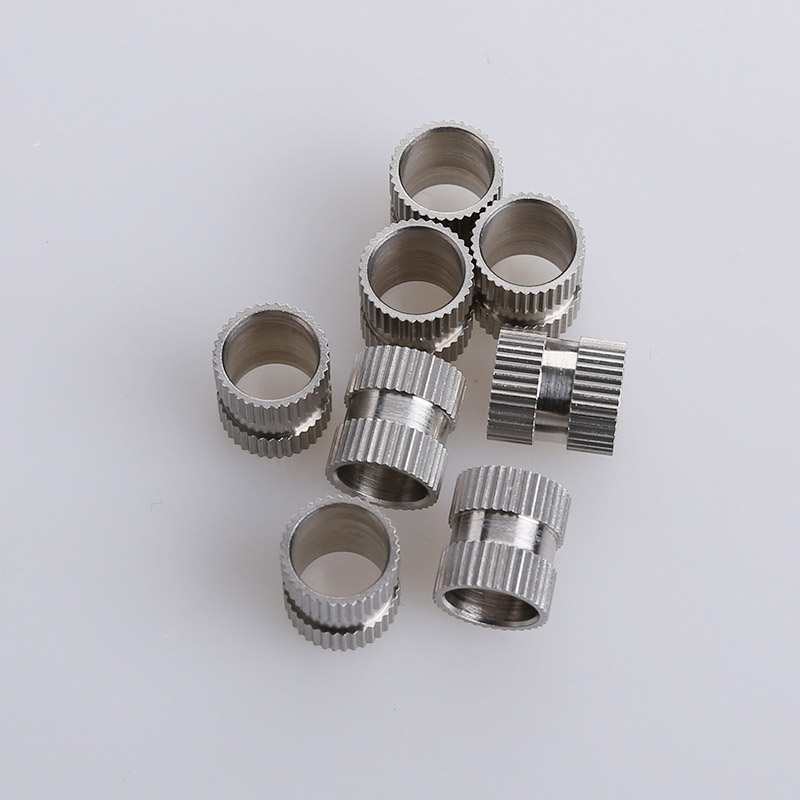 Kahesuunaline sisestusmutter