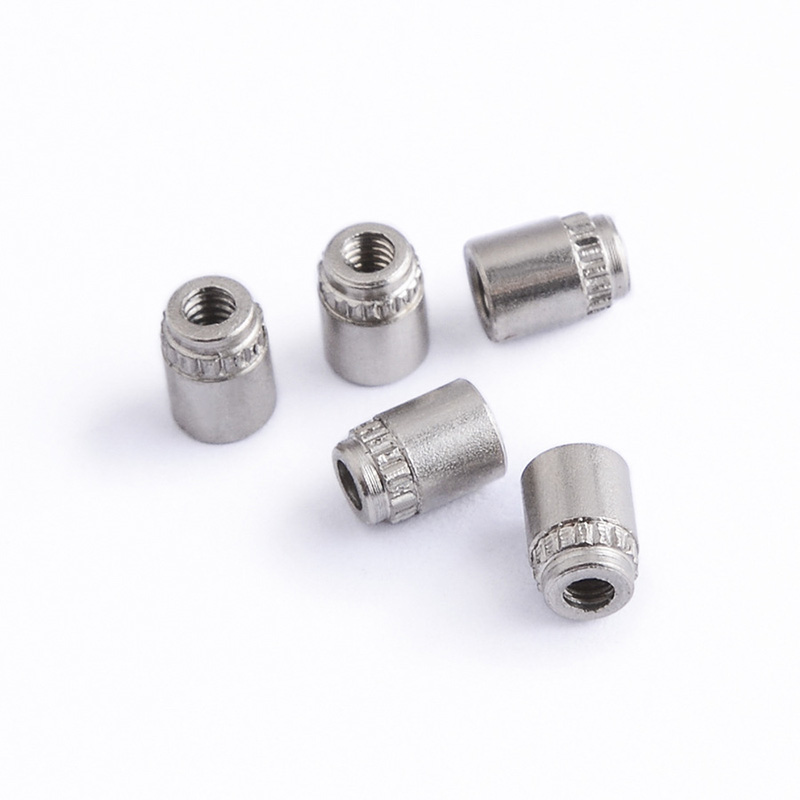 UN needitud naast PCB plaadile