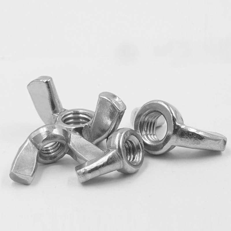 Ümarate tiibadega tiibmutter